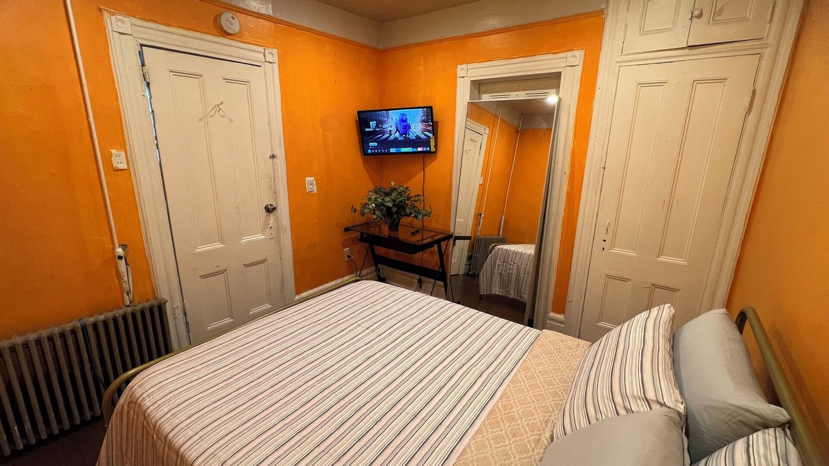 Newark Apartment | Newark's Art Deco 1-bdrm Oasis