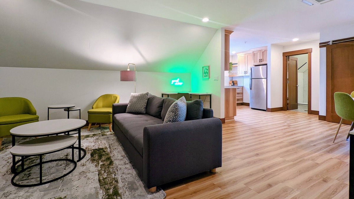 Newberg Apartment | Newberg Wine Country Suites: Gris Room