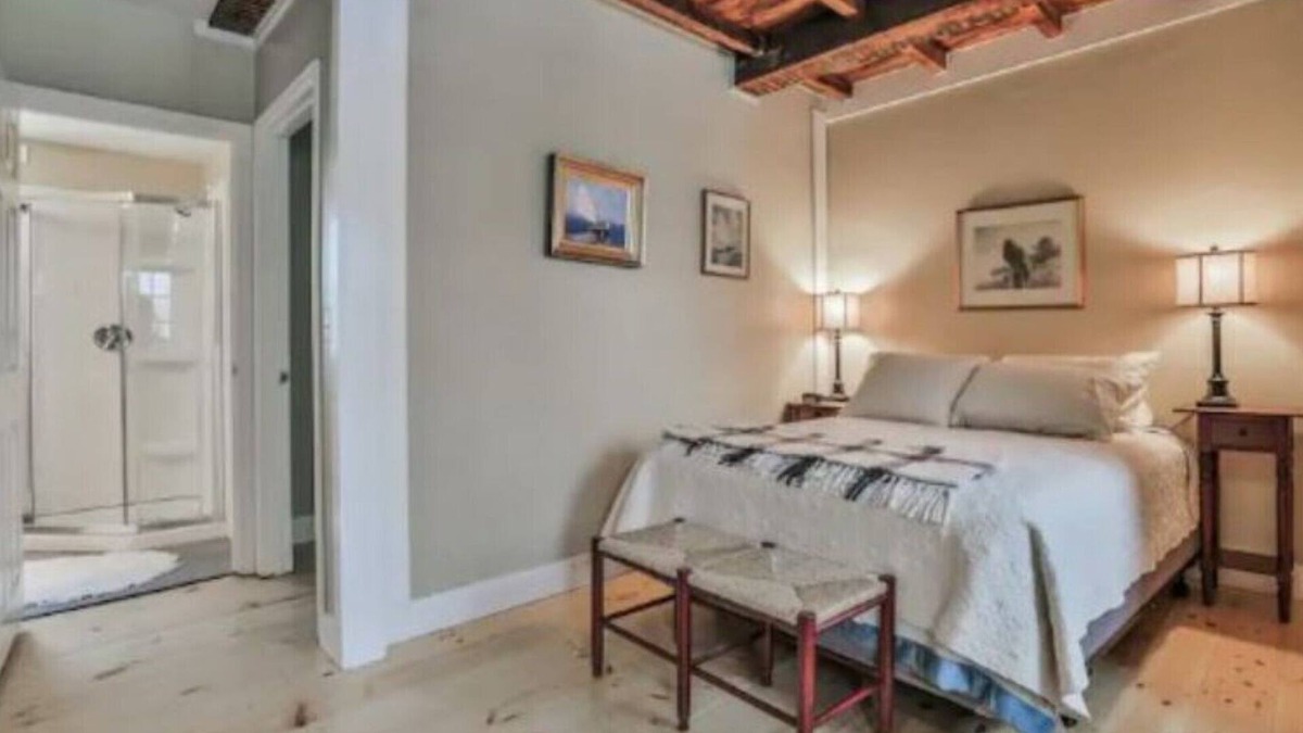 Newburyport Apartment | Newburyport Classic Brick Two Story Apartment