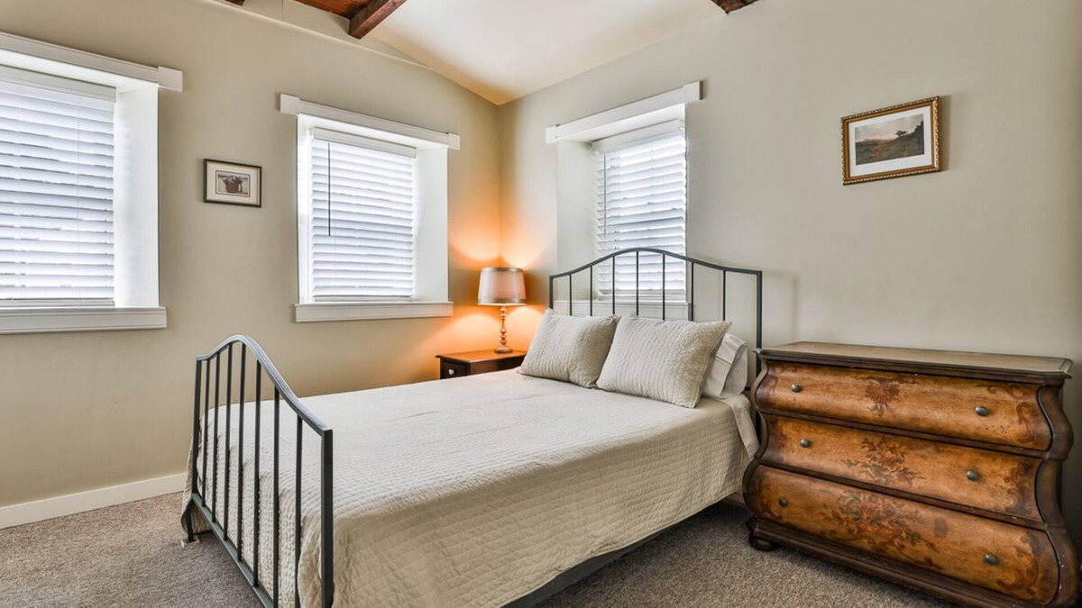 Newburyport Apartment | Newburyport Historic Brick Two Story Apartment