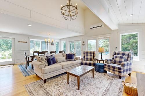 Newcastle House | Newcastle Lake House