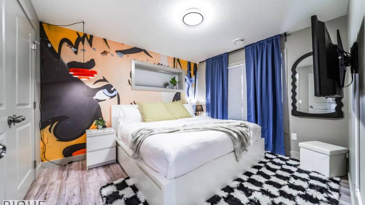 Southeast Edmonton House | ★NEW★Chic Suite★King Bed☀ Patio★Netflix★WiFi✔Clean