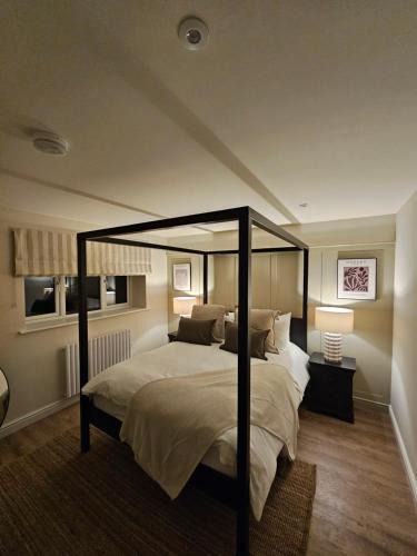 Barrow Gurney Apartment | Newditch Farm - BRS Airport