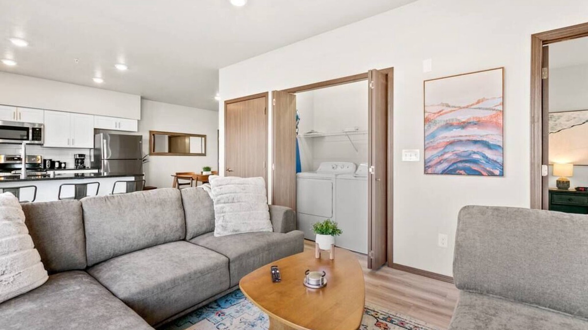 South Perry District Apartment | Newer 2 Bd 2 Bth Near Downtown and Perry District!