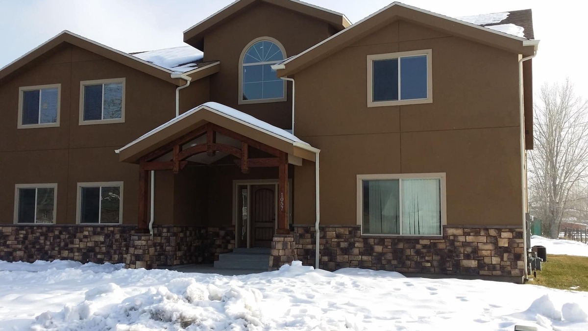 West Bountiful Apartment | Newer 2000 plus sq ft Apartment Bring your Pets and Toys