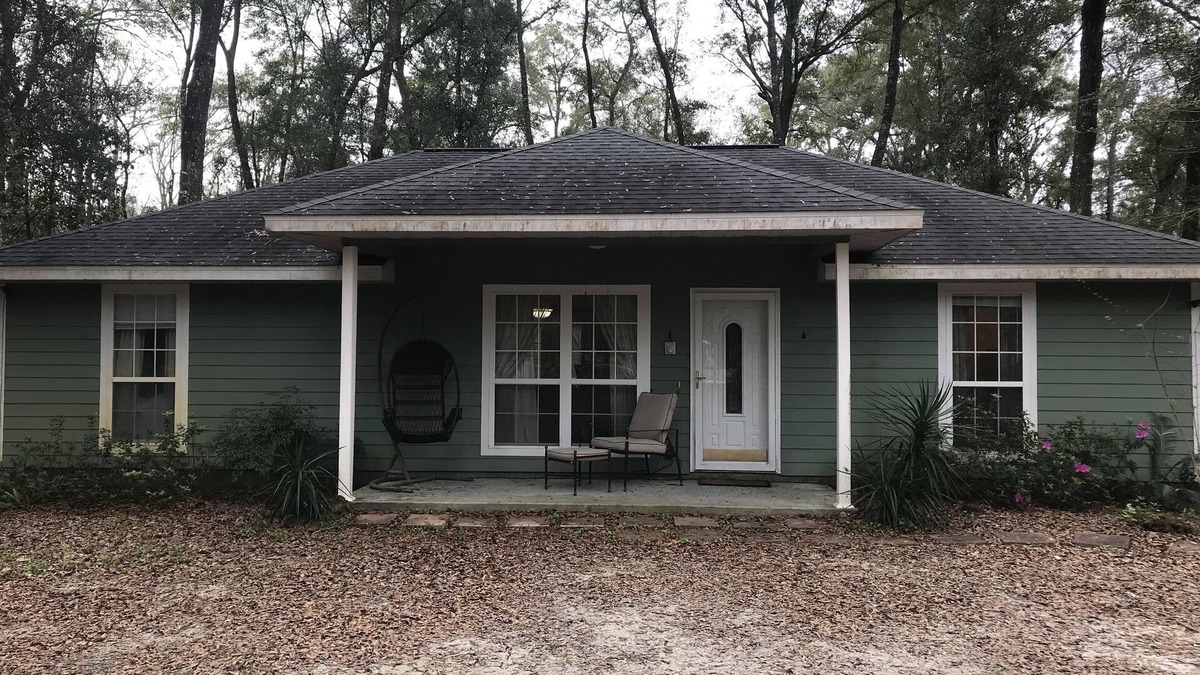 Branford House | Newer built Three/two home - Open floor plane Outside gas barbecue and fire pit