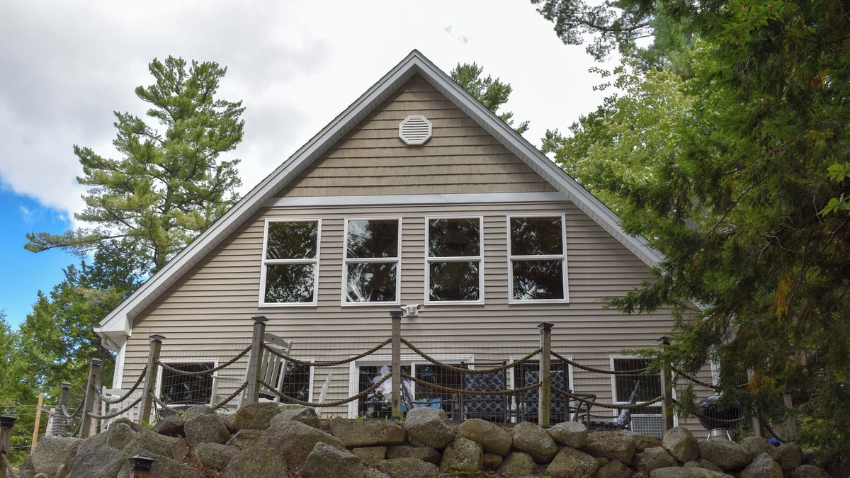 Dedham Cottage | Newer Construction on Green Lake.between Bangor & Acadia National Park