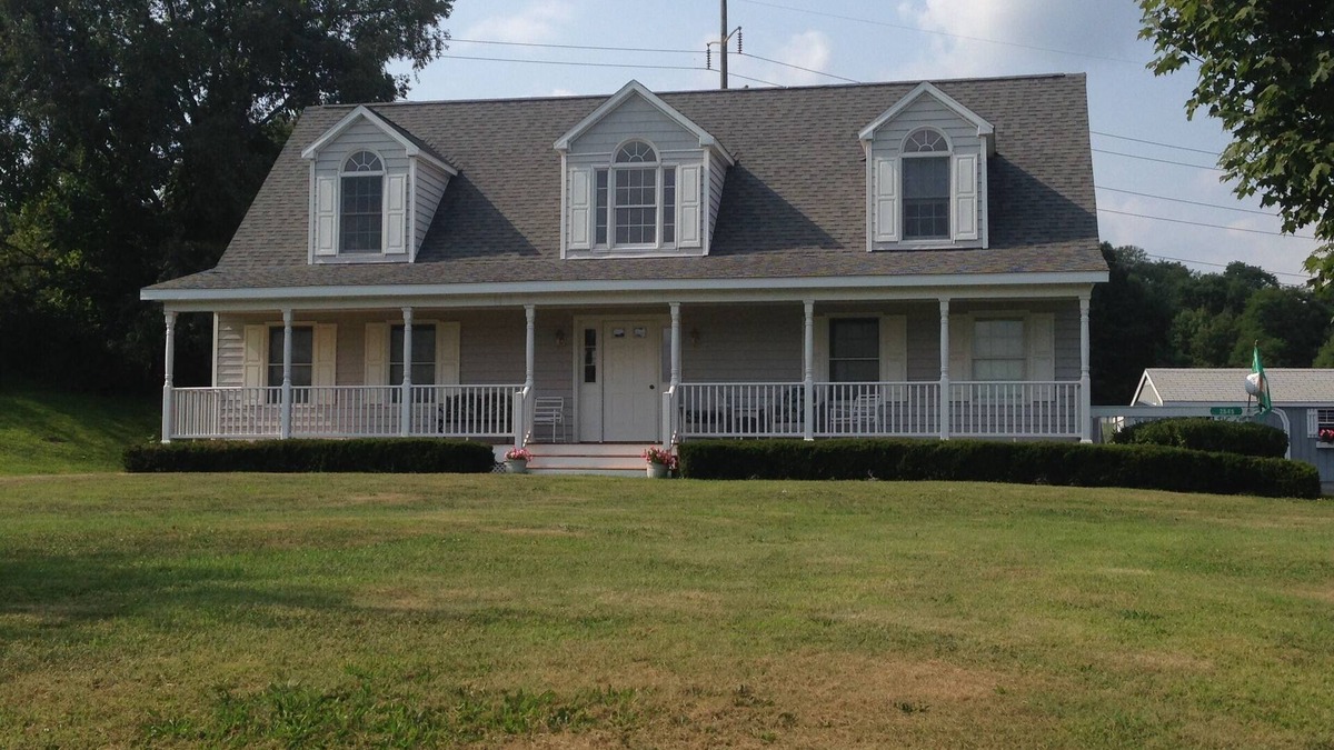 Oneonta House | Newer Country Home In Scenic Setting Close to Dreams Park and All Star Village.