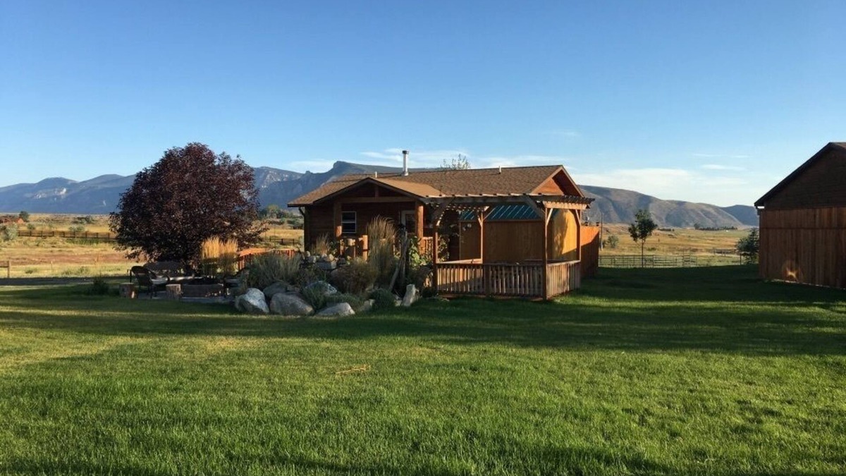 Cody Cabin | Newer Cozy Cabin; Private & Under 10 Minutes to Cody!
