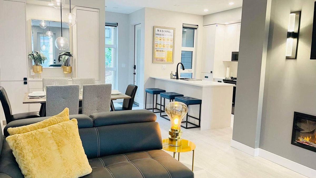 Regional District of Nanaimo House | NEWER! On Oceanfront Resort Property SLEEP 6. 2 bed 3 bath. Pool. Hotub. Gym.