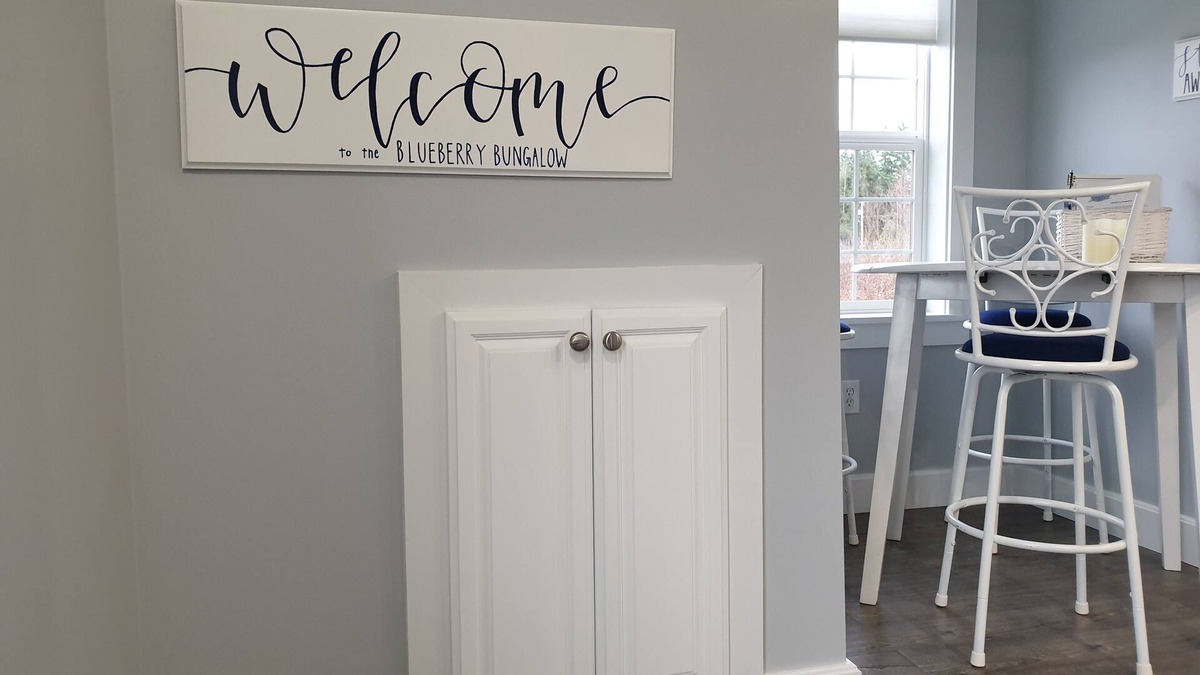 Ferndale House | NEWER Peaceful Country Blueberry Bungalow Private Stand-Alone Suite