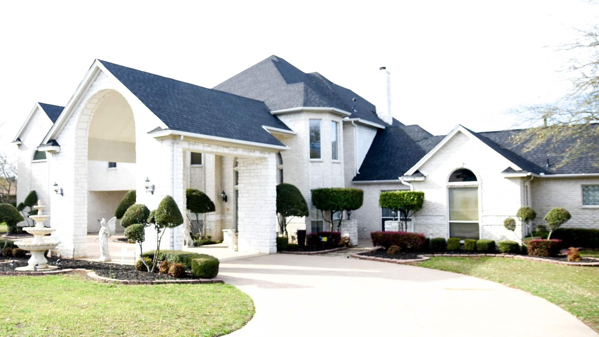 DeSoto House | NEWHOUSE MANSION DALLAS TOP 10 Vacation Rental n POOL and SPAn3 Acres Of Land