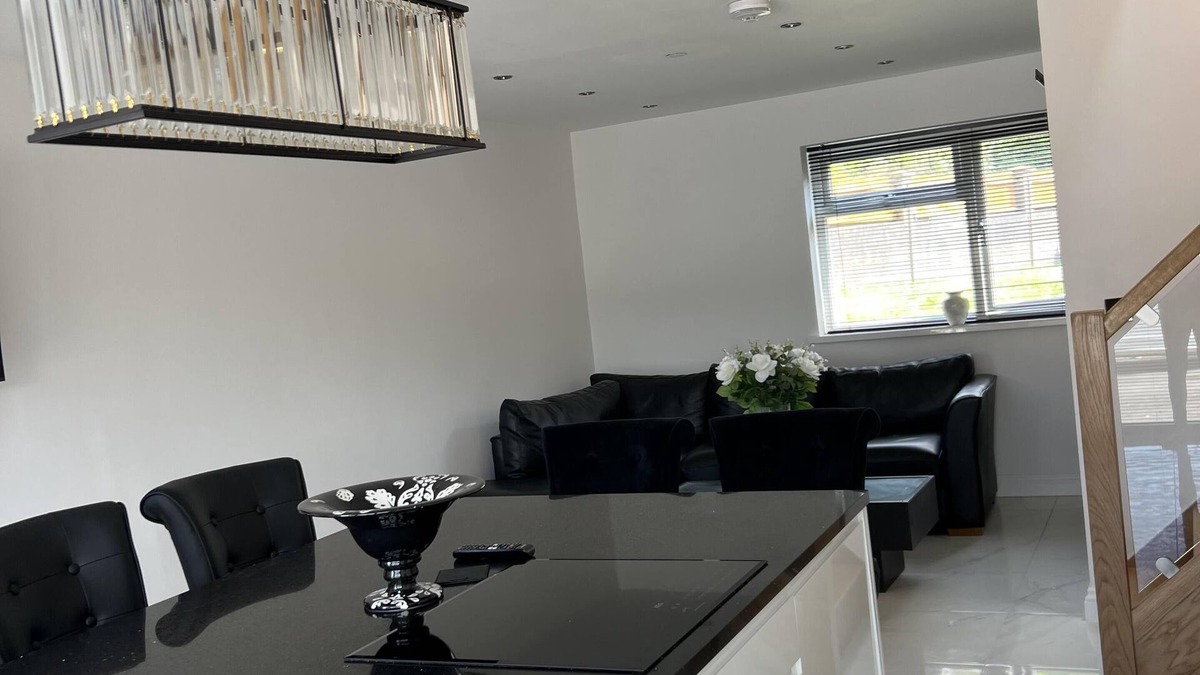 Bedwas Trethomas & Machen House | Newhouse Royal Oak Machen Caerphilly