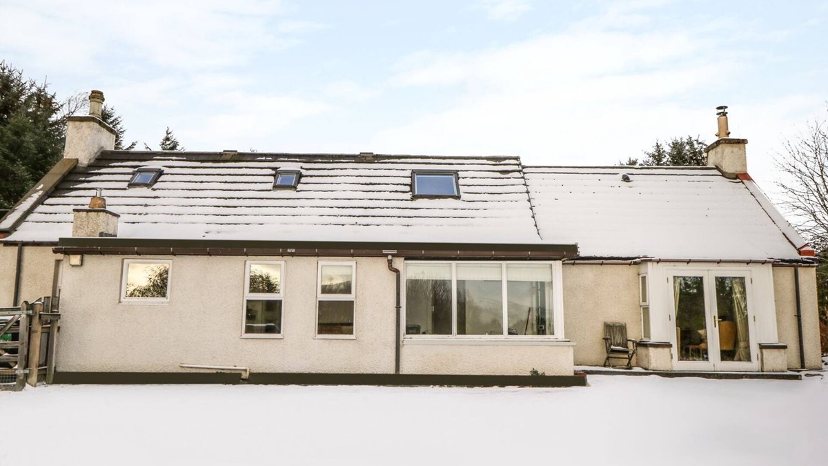 Archiestown Cottage | NEWLANDS, pet friendly, with open fire in Archiestown