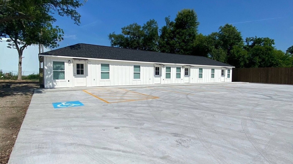 Sulphur Apartment | Newly built apartments just finished! a mile from our SPAR waterpark