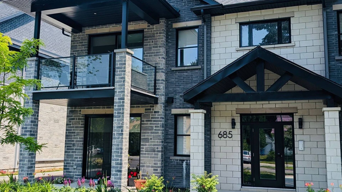 Sainte-Catherine Condo | Newly built condo, with excellent natural light, 20 minutes from the airport.
