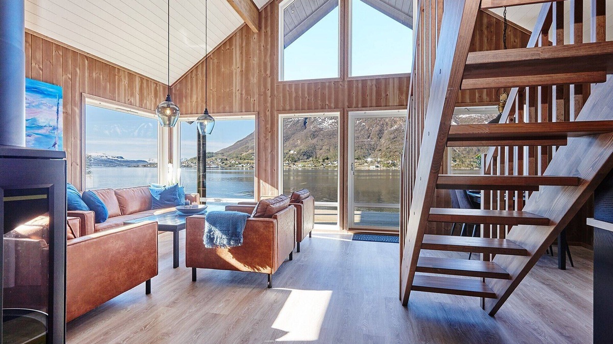 Sortland Cabin | Newly built cottage in a fantastic location right by the sea!