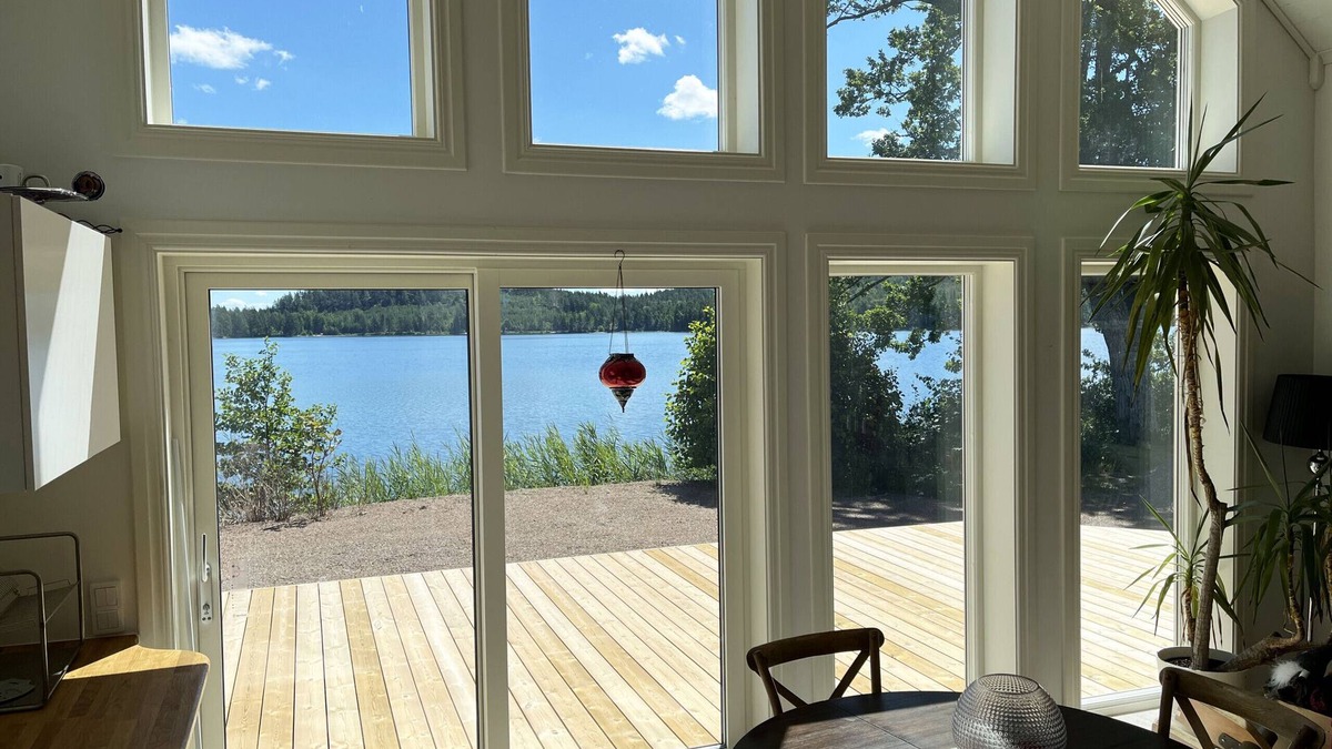 Jarnforsen House | Newly built cottage located on lake plot next to Lake Flaten outside Virserum | SE05072