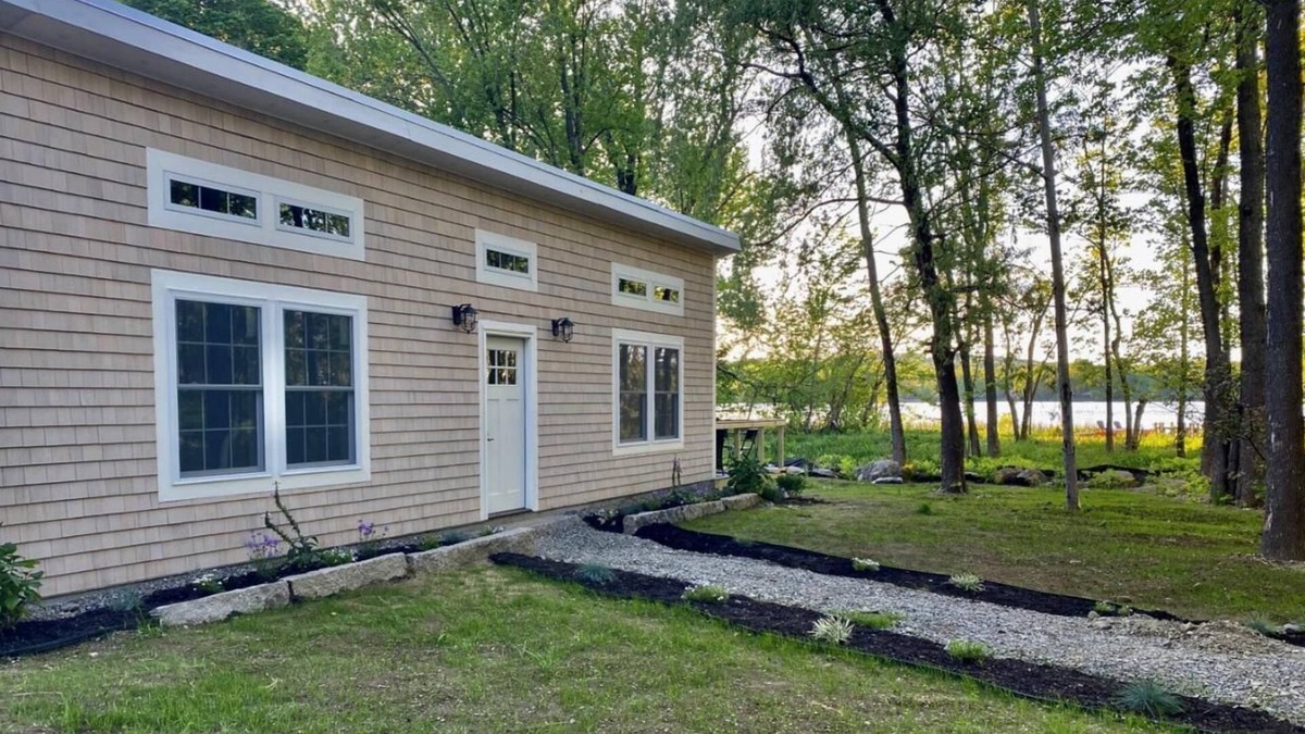 Newport Cottage | Newly Built Cozy Cottage