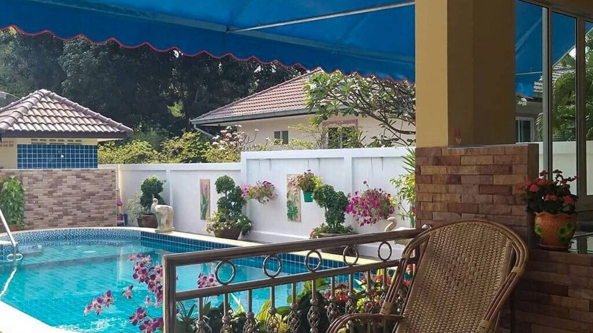 Rayong House | Newly built guest house directly at the pool
