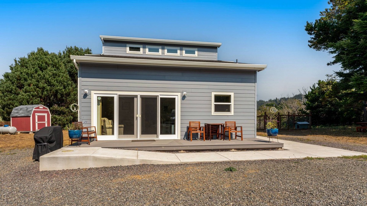 Cleone House | Newly built home near beach with deck, large yard, WiFi, & ping-pong - dogs OK