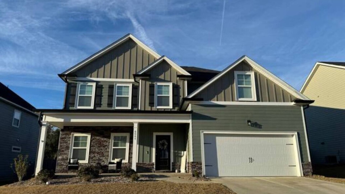 Grovetown House | Newly built home with modern decor and spacious rooms for entertaining!