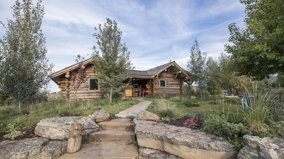 Bozeman Cabin | Newly Built Log Pond Cabin