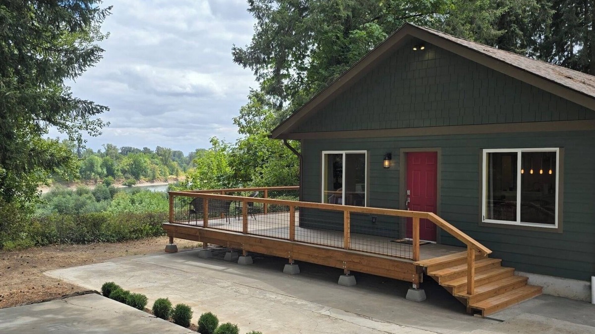 Salem House | Newly Built River View home with Total Privacy in Salem/McMinnville Wine Country