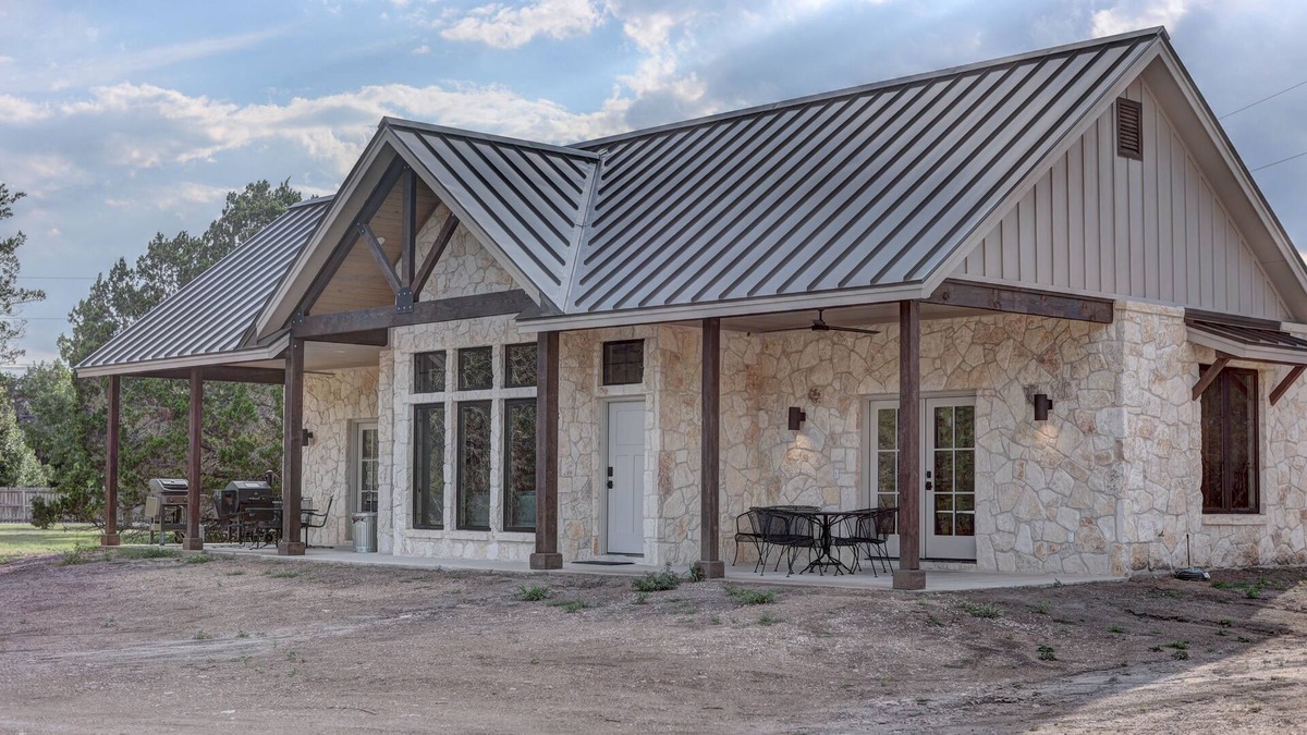 Hunt House | Newly Built stunning Riverfront home in convenient location!