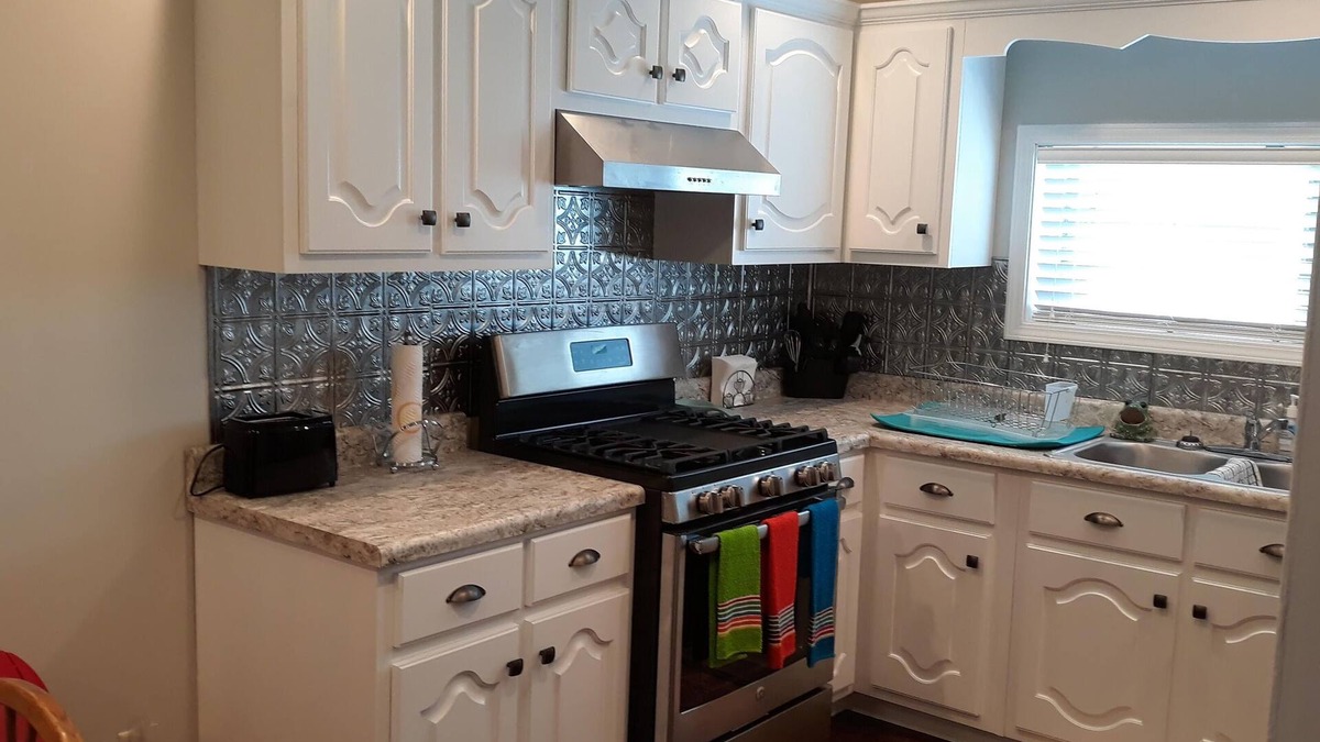 Muscle Shoals Apartment | Newly built upstairs Garage Apartment 900 sq.ft. sleeps 8; washer/dryer.