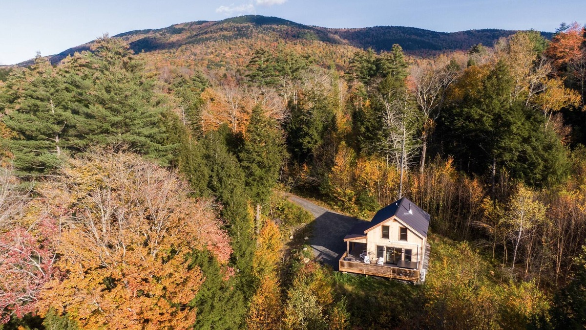 South Londonderry Cabin | Newly built Vermont secluded cabin retreat with AC and brand new Hot Tub!