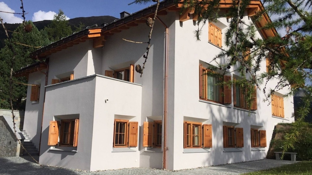 Samedan Apartment | Newly built, very nice villa with holiday apartment on the groundfloor.