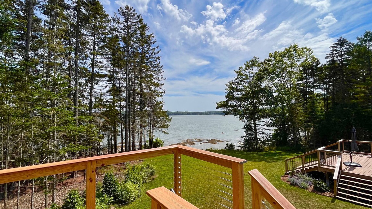 Waldoboro Apartment | Newly-built waterfront home with fast WiFi, furnished deck, & washer/dryer