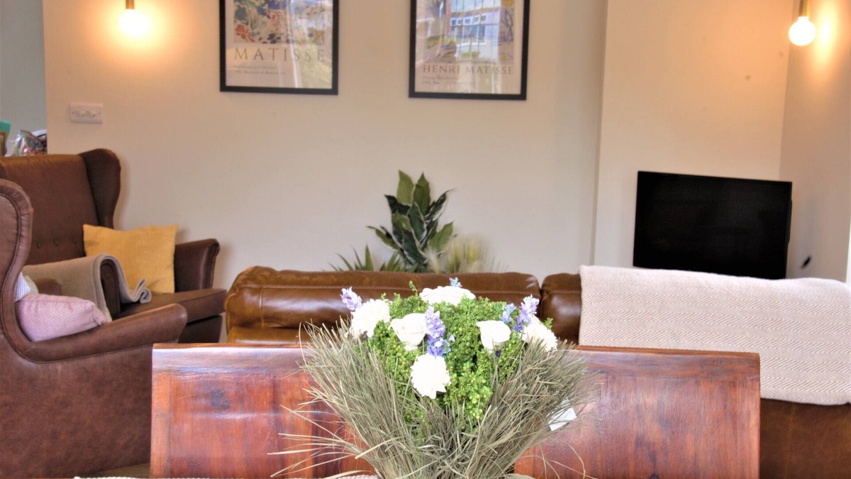 Long Riston House | Newly Converted Bar Lodge in Village location