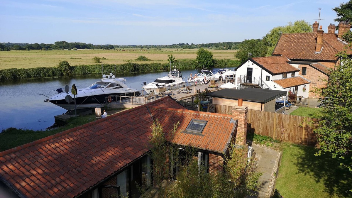 Norwich House | Newly converted barn in stunning riverside location on the Norfolk Broads