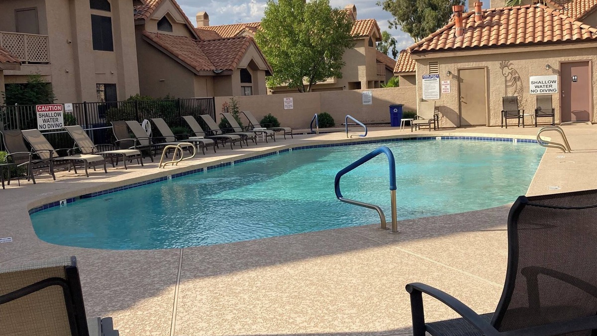 Mesa Condo | Newly decorated 2 bedroom, 2 bath condo with 2 heated community pools.