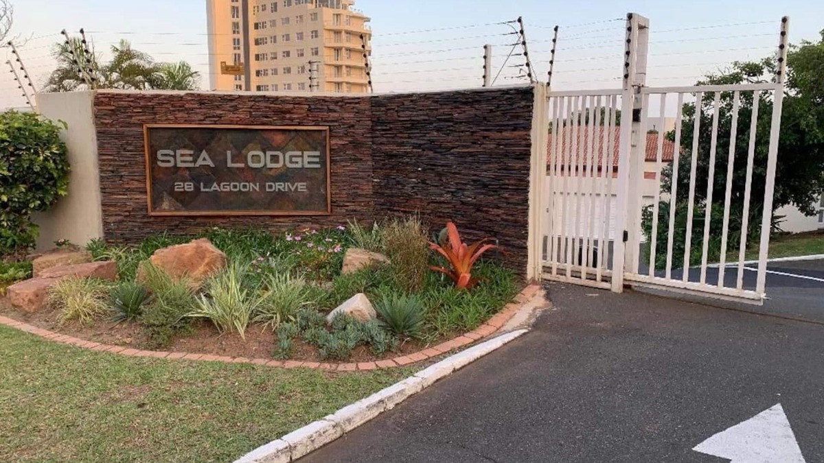Umhlali Apartment | Newly decorated 3 Bedroom Family Apartment with direct beach access .