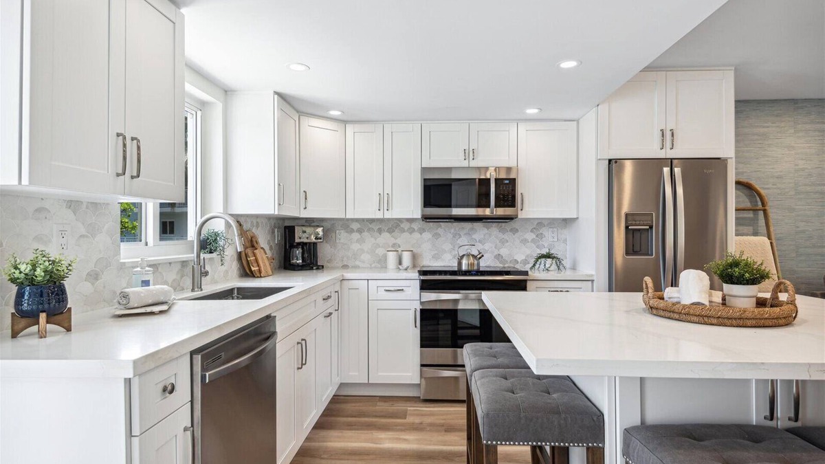 Key Largo House | Newly decorated townhouse, saltwater lagoon views, 2 pools, tennis courts
