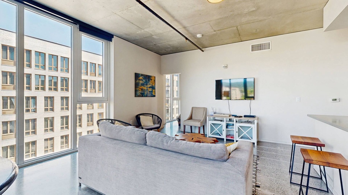 Uptown Condo | Newly Finished Nob Hill Condo w/Great Walkability and Central Location