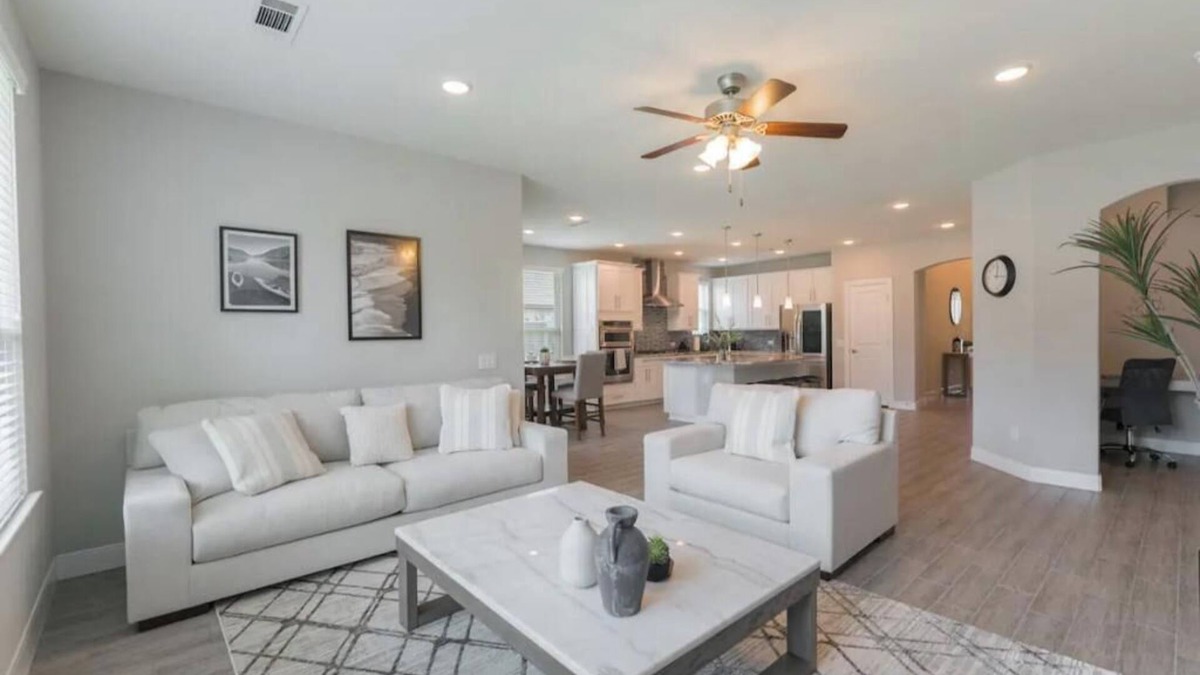 Tomball House | NEWLY furnished 4bdr/3bath home!