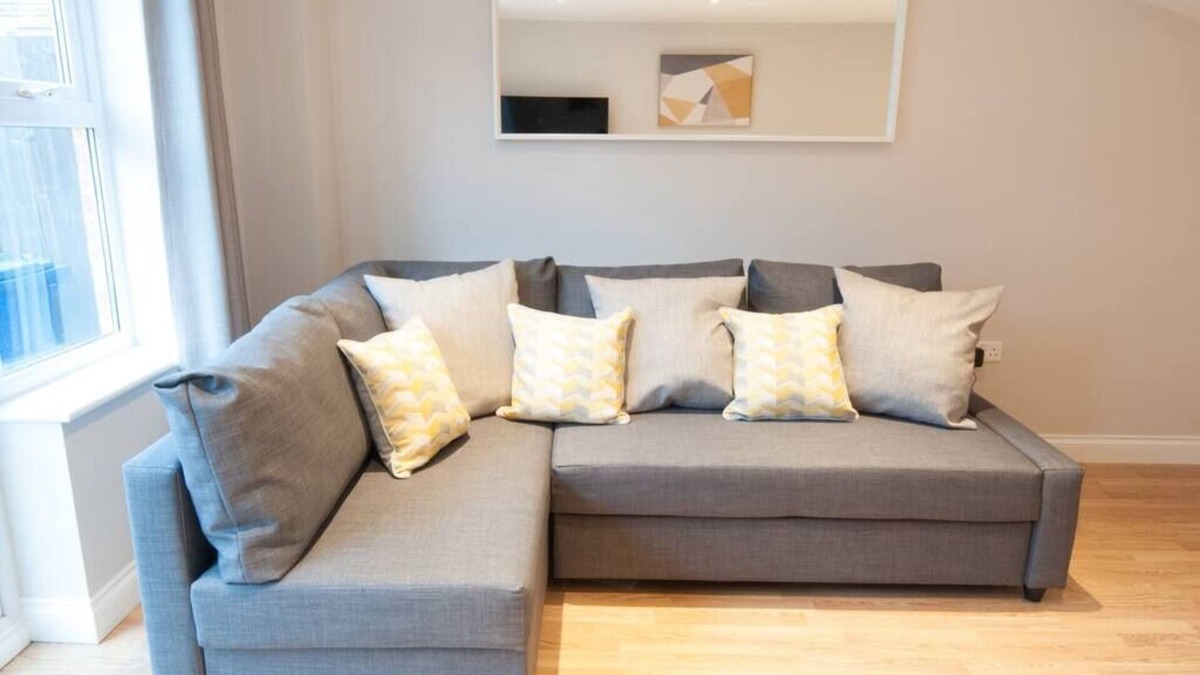 Derby House | Newly Furnished Aztec House (6 separate beds)
