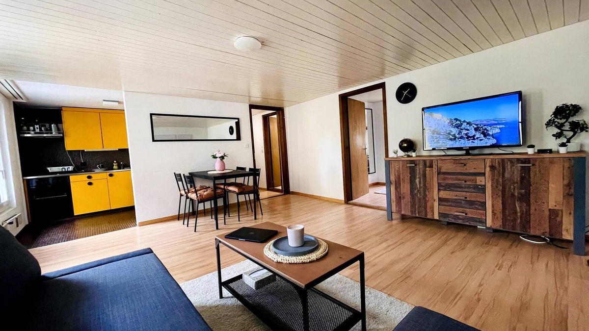 St. Gallen Apartment | Newly furnished beautiful old building apartment in the center with Apple TV