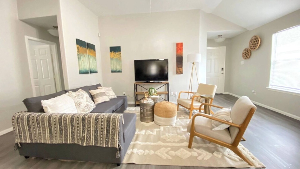 Barker House | Newly Furnished Family Home – Enjoy a Chore-Free Experience