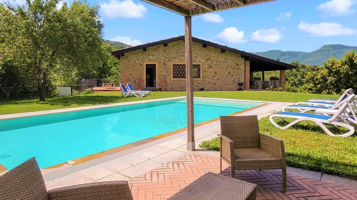 Castelnuovo di Garfagnana Villa | Newly Restore Barn With Private Pool View Of hills, 4/5 bedrooms 5 bathrooms