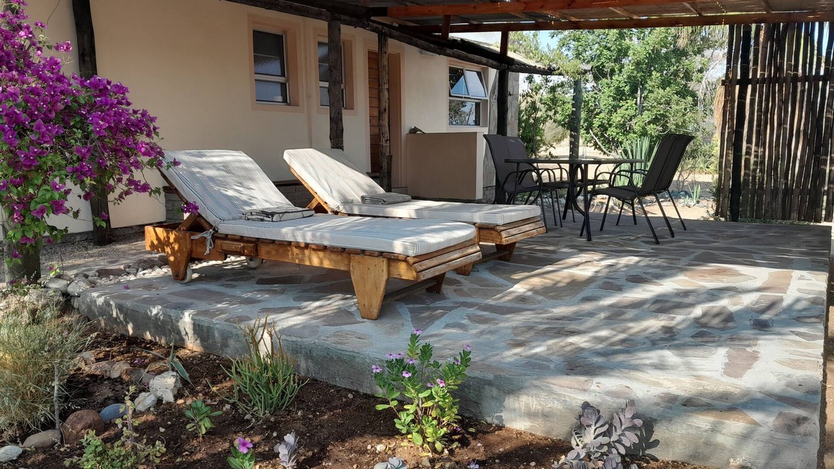 Usakos Apartment | NEWLY LISTED! Spacious 2-bedroom apartment in a little oasis near Spitzkoppe.