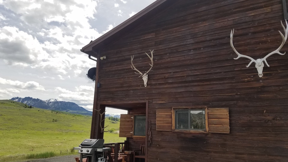 Emigrant House | Newly Listed! Yellowstone Mountain View