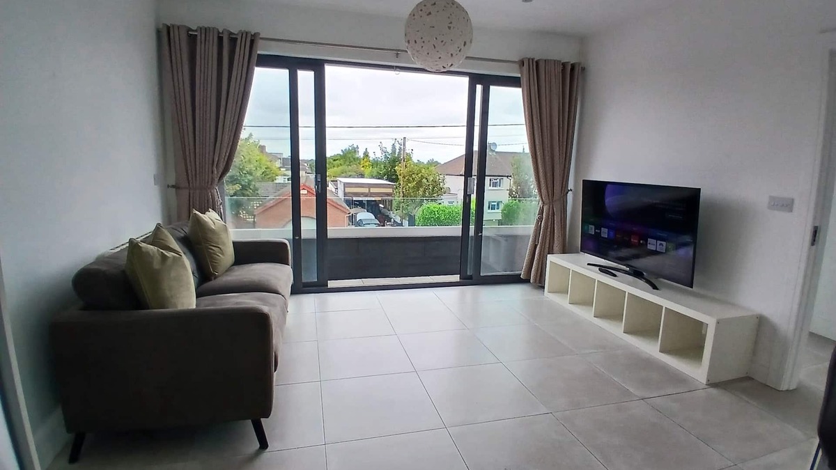 Dublin Apartment | Newly Refurbed 2BD W/Wraparound Balcony,5k to City
