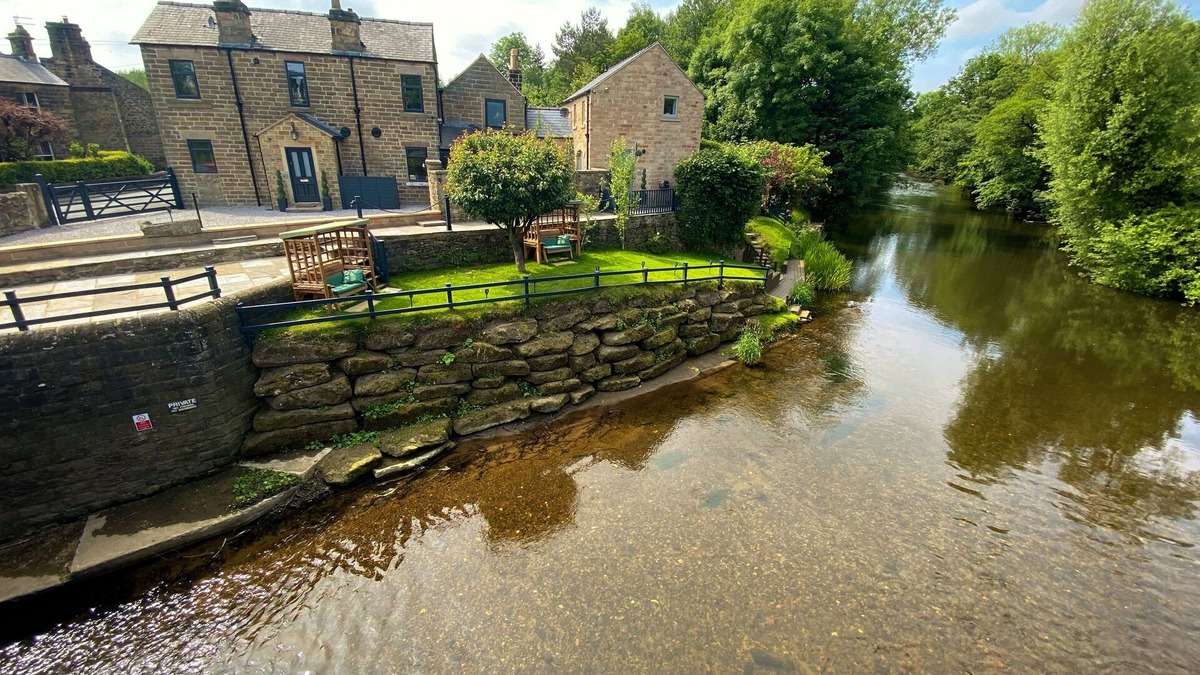 Matlock House | Newly refurbished luxury 5 bed riverside house with hot tub and annexe.