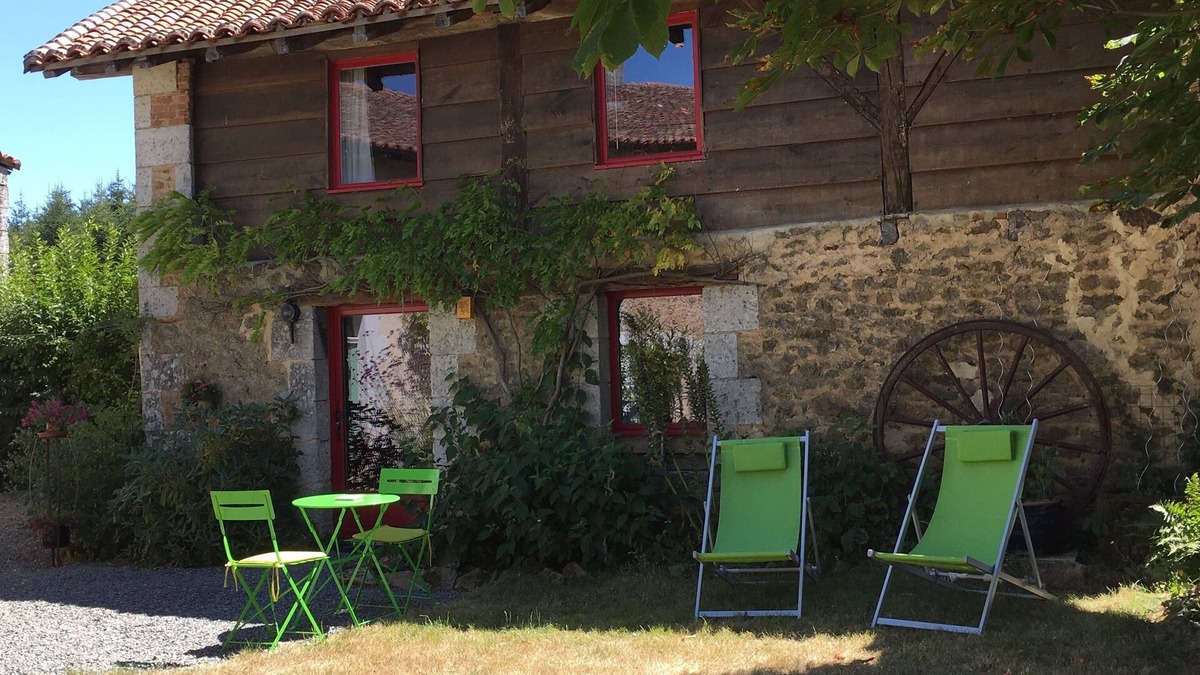 Videix Cottage | Newly refurbished 1 bedroom detached cottage close to Leisure Lakes and Chateau