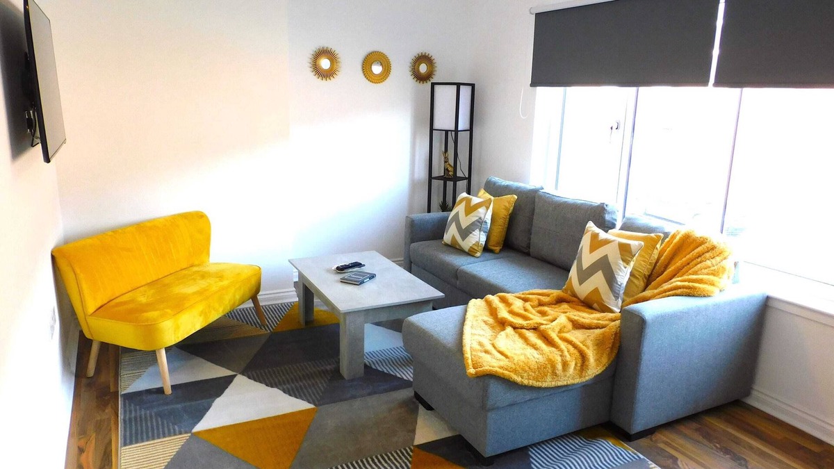 Hamilton Apartment | Newly refurbished 2 bedroom apartment close to station and local amenities